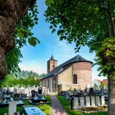 Sint-Blasiuskerk van Vlissegem en haar kerkhof met 7 oorlogszerken
